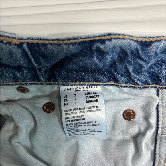 American Eagle Outfitters Flare Jeans in Denim Blue with Frayed Bottoms Size 2 - Picture 3 of 5